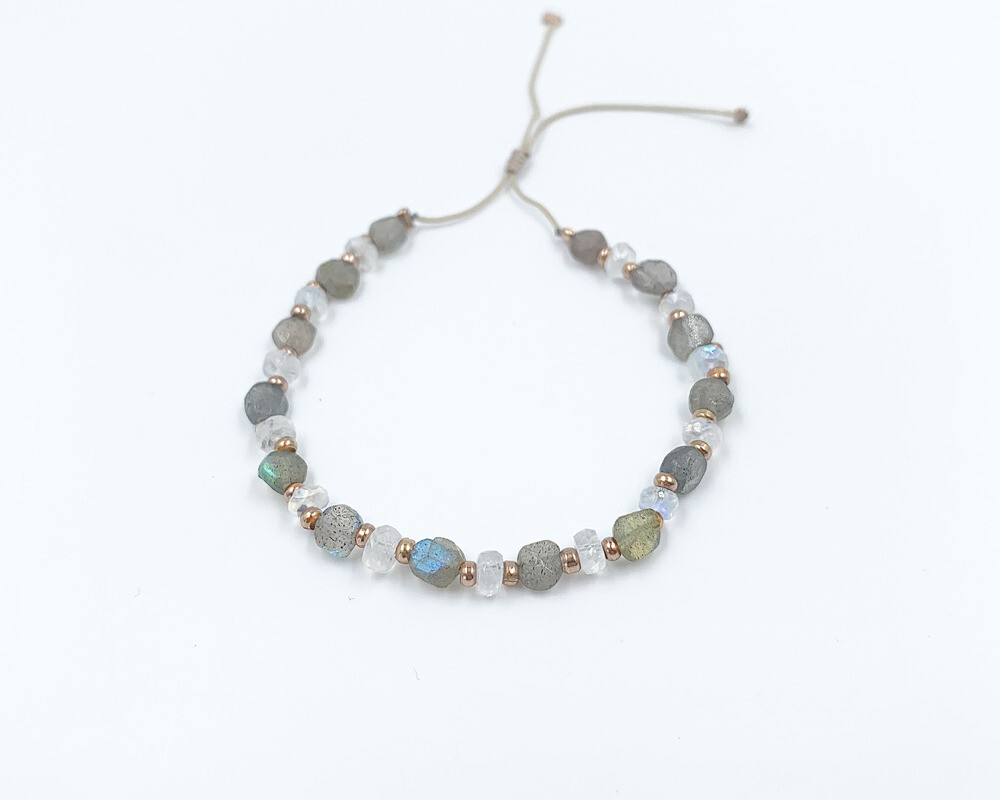 Bracelets en Pierre naturelle, uniques, raffinés et intemporels.