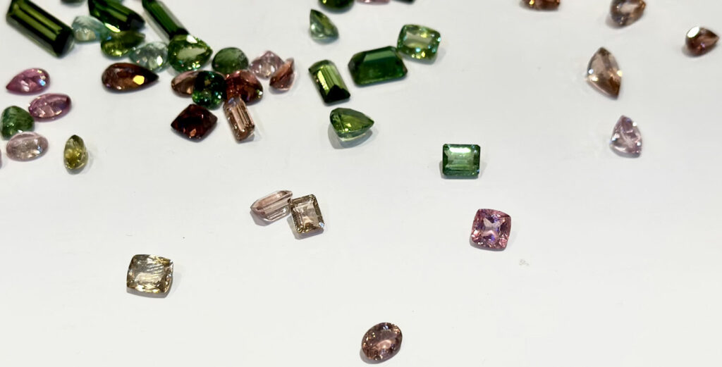 Pierre de tourmaline multicolore de qualité gemme