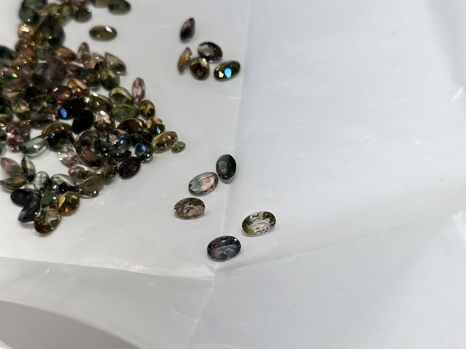 Tourmaline multicolore en ovale facetée