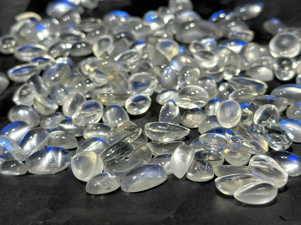 Lot de cabochons en forme de poire de pierre de lune du sri lanka