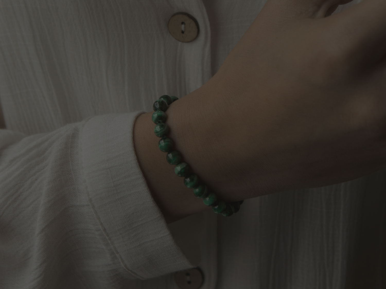 Bracelet en pierre naturelle de malachite teintée qui ternit avec l'eau